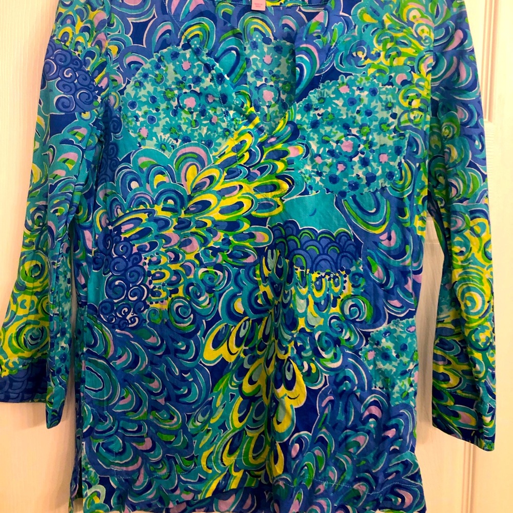 Beautiful Lily Pulitzer blue sea top. Never worn. Size is XS